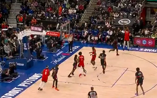 在线试玩-杜兰特接球三分再中，火箭领先活塞到11分分差